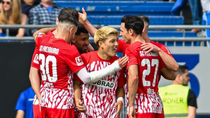 フライブルク堂安律、GKが一歩も動けない圧巻ゴール！「超カーブシュート」と海外紙脱帽