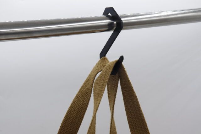 ダイソーのアウトドアフック（AGAX、1個）の使用例