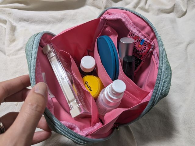 たっぷり入る大容量ポーチ