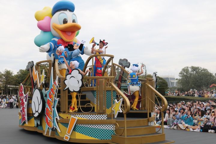 2周目にはドナルドの巨大バルーン付きで登場