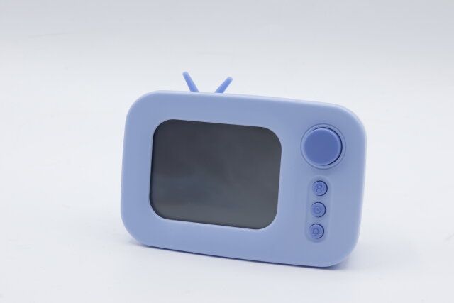 ダイソーのテレビ型デジタル時計