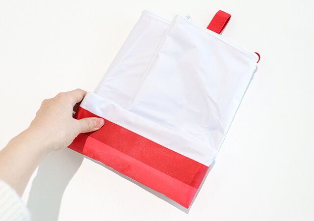 タイガー魔法瓶とコラボ キャリーケースにつけられる♪保冷機能つき大容量バッグの折りたたみ方