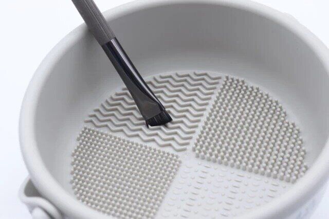 スリーコインズで人気のメイクブラシクリーナー