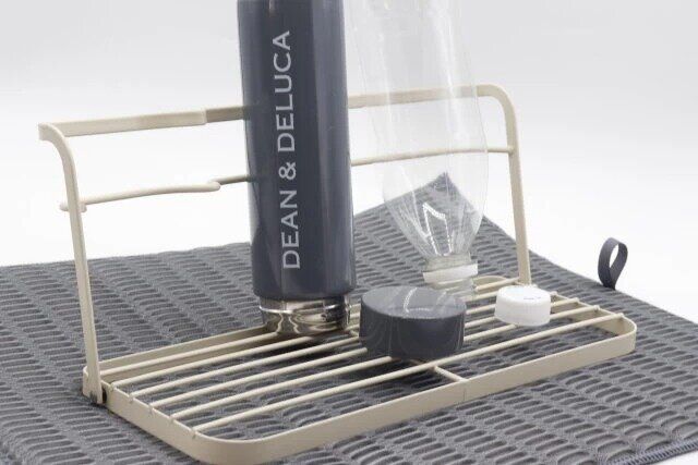 スリーコインズのKITINTOの折りたたみボトルスタンド