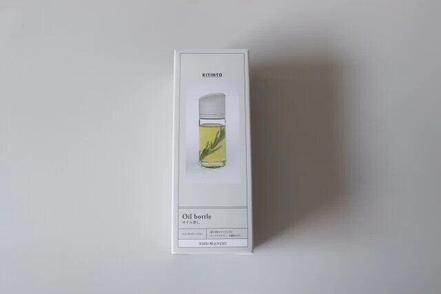 スリーコインズのオイル差しのパッケージ