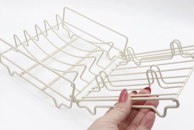 スリーコインズのKITINTOの折りたたみディッシュラックはコンパクトに折りたためる