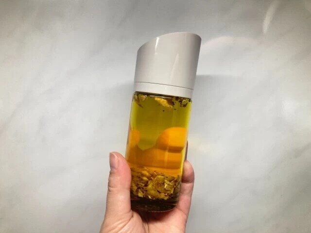 スリーコインズのオイル差しはガラス製で重厚感があってお洒落