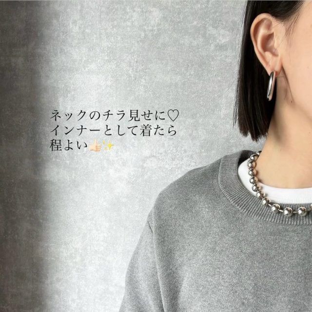 ソフトリブクルーネックT(長袖)の白をインナーとして着ている