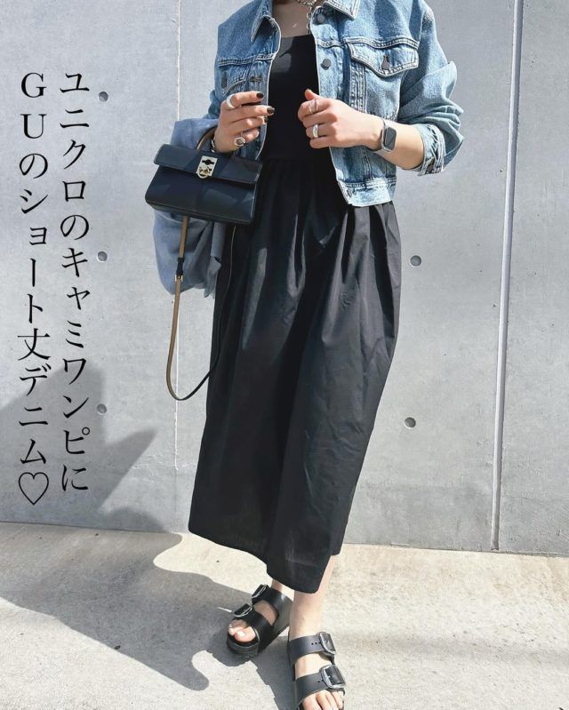 UNIQLO「コンビネーションワンピコーデの女性2」