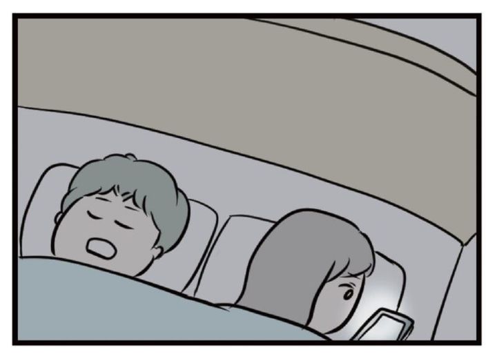 夫の横でLINEをチェックするハル 漫画 夫がいても誰かを好きになっていいですか？