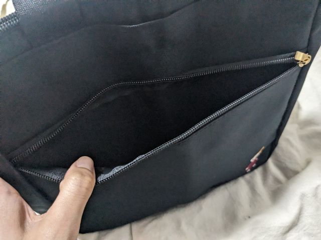 フロントポケット