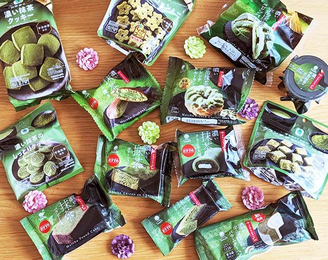 2024年「ファミマの濃い宇治抹茶祭り」の商品13種がテーブルに並べられている様子