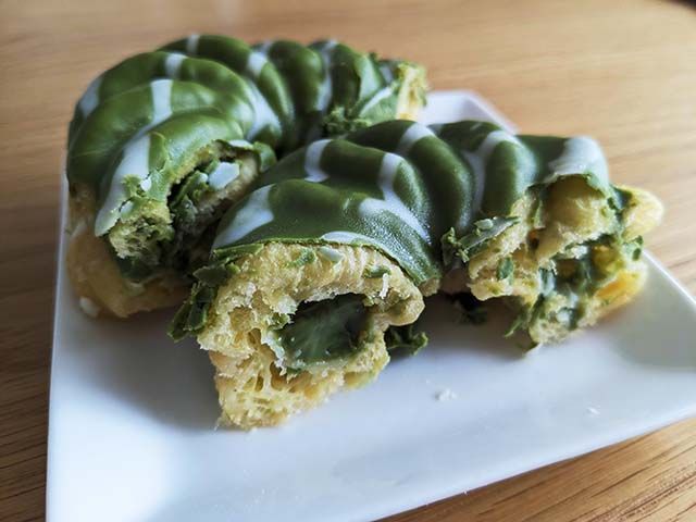 「濃い宇治抹茶のフレンチクルーラー」断面