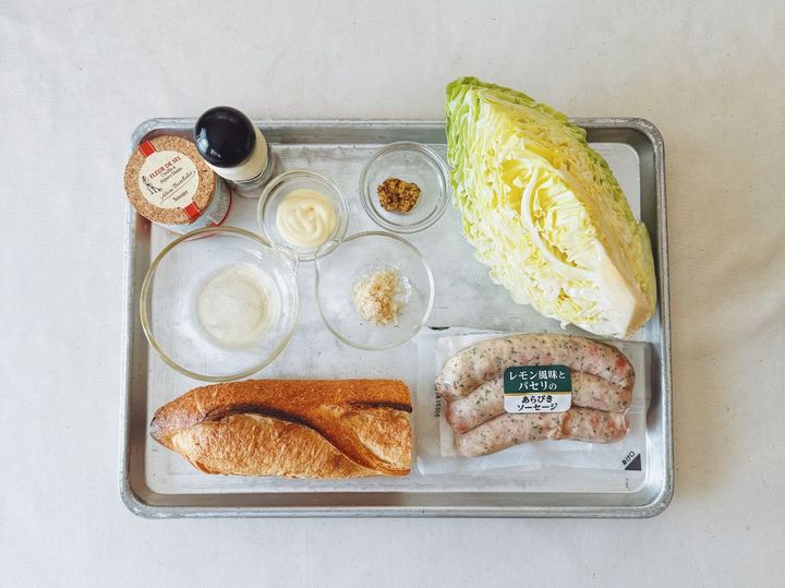 【フランス気分が味わえる簡単レシピ】春キャベツたっぷりソーセージサンド【パン好きなsumire.のバゲットサンドのレシピ vol.15 〜レシピで旅するヨーロッパ〜】