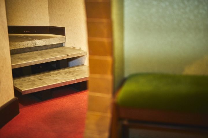 扉の向こうにある、もうひとつのカフェへの入り口