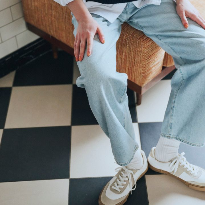 春のトラッドスタイルはチルデンニット＆ブルーのウォッシュドデニムの軽快なセットアップで【マイスタンダードブック】