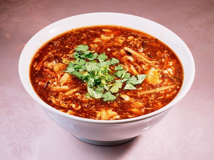 元町・中華街『青葉新館』の「黒酸辣湯麺」