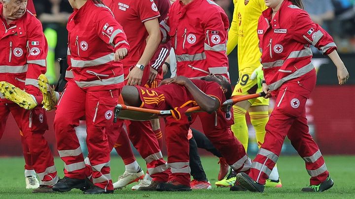 胸をおさえて倒れたローマDFエンディカ、気胸と診断 心臓病変は確認されず