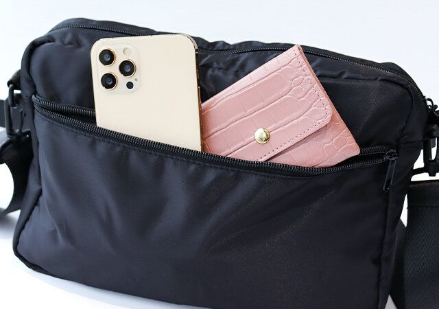 宝島社のVAN黒ショルダーバッグ付録