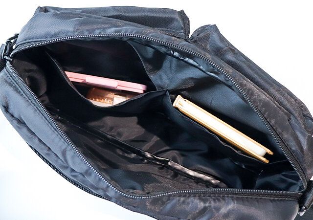 宝島社のVAN黒ショルダーバッグ付録