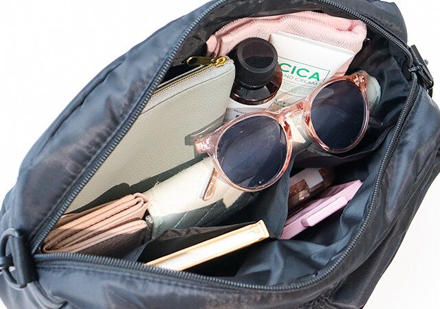 宝島社のVAN黒ショルダーバッグ付録