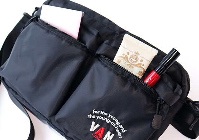 宝島社のVAN黒ショルダーバッグ付録