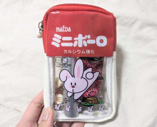 ミニボーロクリアポーチにコスメを入れる