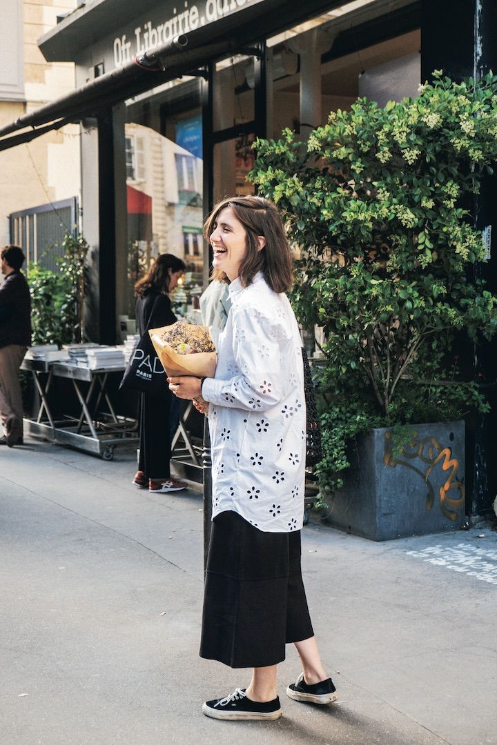 シャツコーデのポイントは丈のバランス！オシャレなパリジェンヌのお手本コーデ