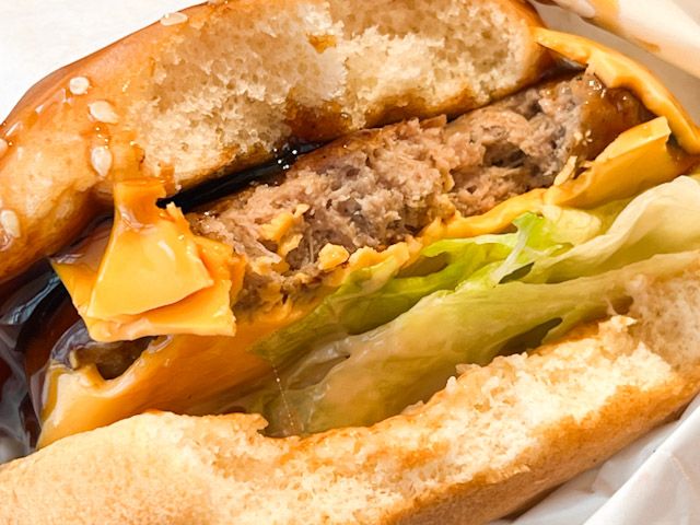 一口食べた「本格プルコギバーガー」