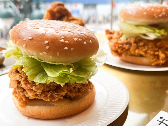 テーブルに並んだ「マムズタッチ」のメニュー