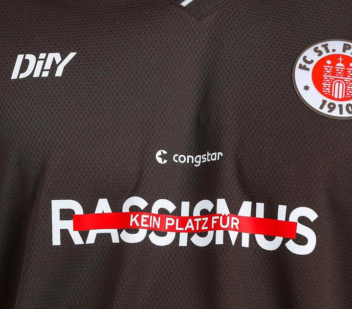好調ザンクト・パウリ、「反人種差別」の限定ユニフォームを発表！収益の一部は被害者支援団体に寄付へ