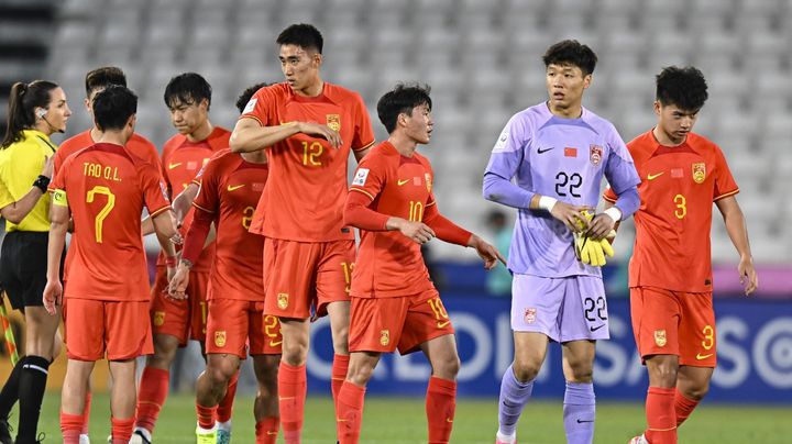 中国、U-23日本代表戦で2メートル超の控えGKをFW起用したワケ！「彼は元FW、背が伸びすぎてGKになった」