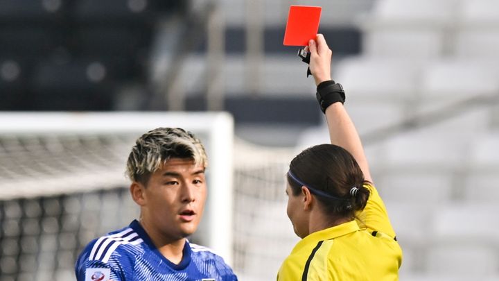 U-23日本代表DF西尾隆矢、中国戦で一発退場…「ロナウドよりもはるか悪い」と中国有名解説者