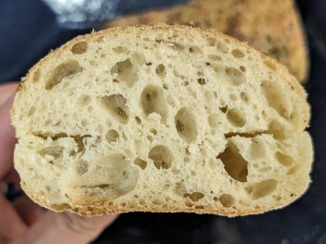 フォカッチャ切り込み