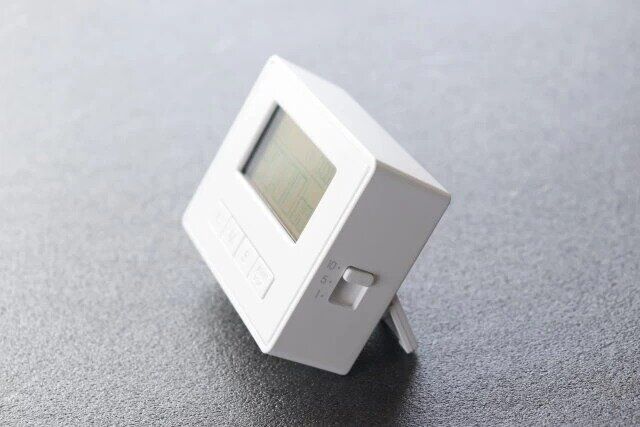 ダイソーの時計付キッチンタイマーはスタンドとマグネットの2WAY