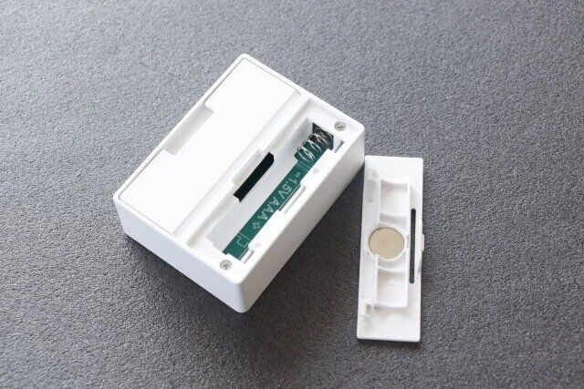 ダイソーの時計付キッチンタイマーの電池ボックス