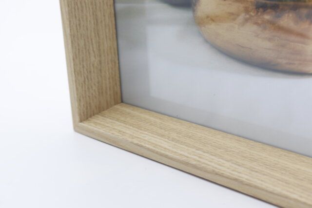 ダイソーのインテリアフォトフレーム（20.3×25.4cm）は奥行のあるデザイン