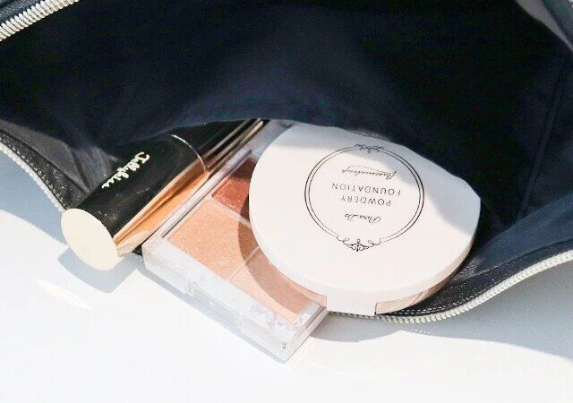 ジル バイ ジルスチュアートの三日月ショルダーバッグの内ポケット