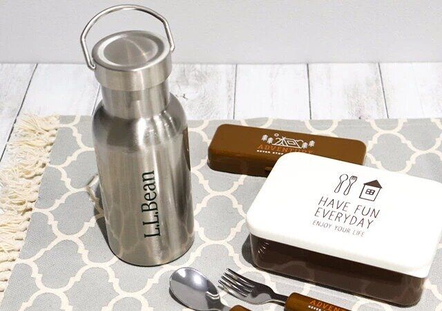 エル・エル・ビーンのステンレス製真空2層構造サーモボトルを並べた様子