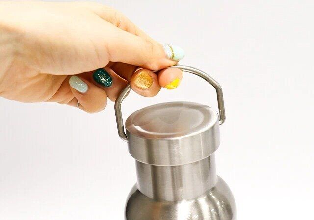 エル・エル・ビーンのステンレス製真空2層構造サーモボトルの持ち手