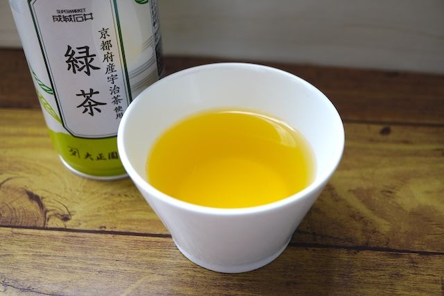 湯呑みの中のお茶