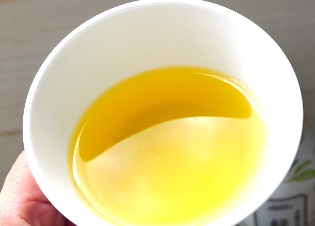 手に持った湯呑み