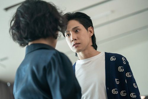 『ザ・グローリー』でチョン・ジェジュンを演じるパク・ソンフン