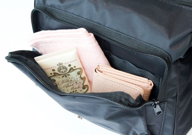 THE GOOD SHOULDER BAGのファスナーポケットの容量