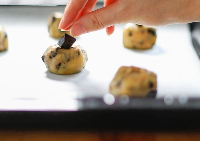 アメリカンチョコチップクッキー レシピ チョコレートをトッピングする