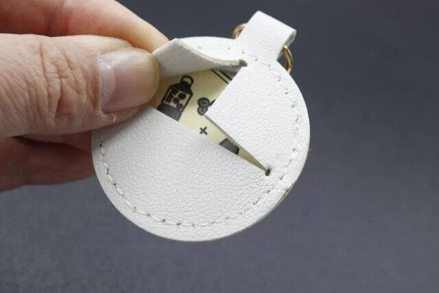 セリアのキーホルダー レザー調 フォトフレーム マルの作成例