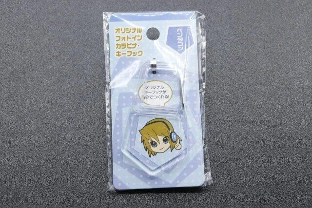 セリアのオリジナルフォトイン カラビナ・キーフック ペンタゴンのパッケージ