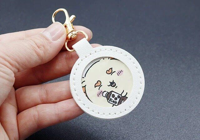 セリアのキーホルダー レザー調 フォトフレーム マルの使用例