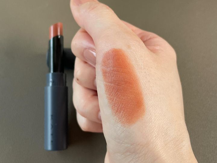 画像: 軽やかな塗り心地。ミルキーなくすみオレンジが絶妙なカラー！