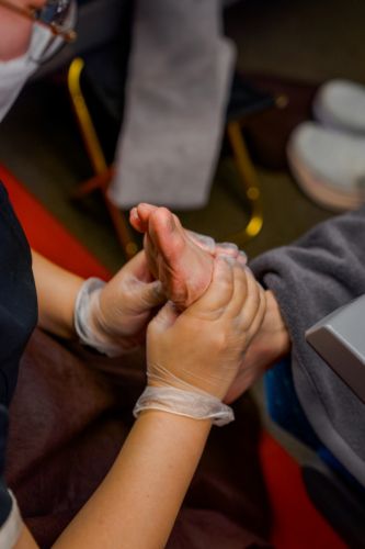 新幹線内でマッサージ中